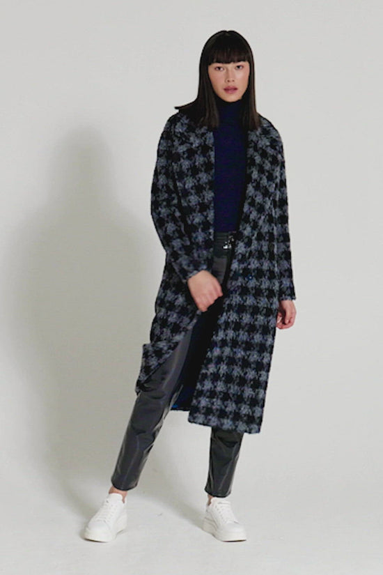 Sentaler Houndstooth Alpaca Long Raglan Sleeve Notched Collar Coat featured in Suri Alpaca and available in Navy Houndstooth. Seen as product video.